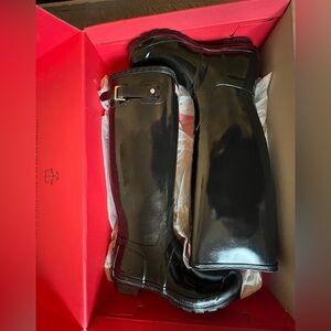 Hunter Tall Gloss Rain Boots - color black - Size 8